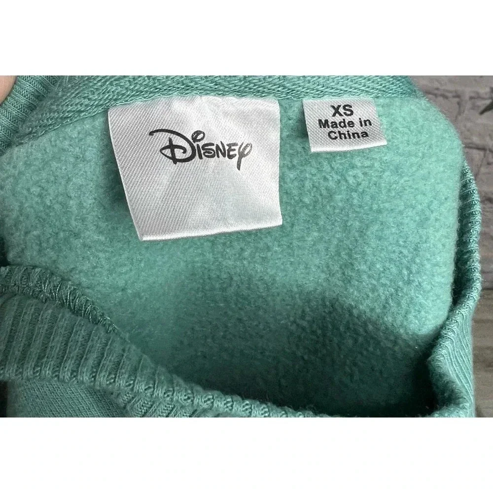 Disney Winnie the Pooh Crew Neck Sweater XS.